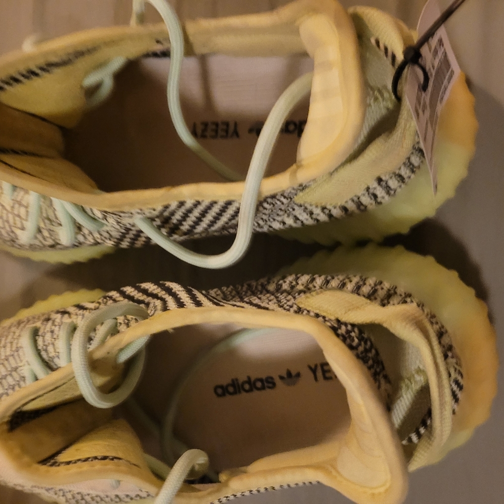 Yeezy Boost - Picture 4 of 9